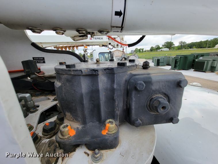 image for item IF9820 2011 Dodge Ram 5500  bucket truck