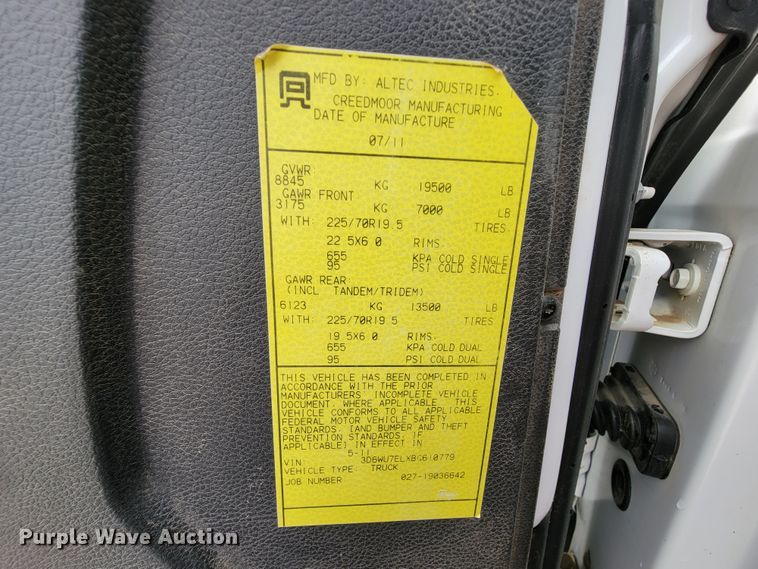 image for item IF9820 2011 Dodge Ram 5500  bucket truck