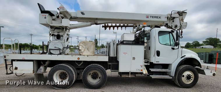 image for item IF9821 2009 Freightliner Business Class M2  digger derrick truck