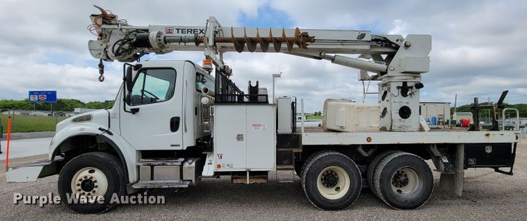image for item IF9821 2009 Freightliner Business Class M2  digger derrick truck