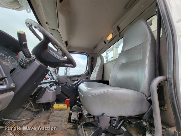 image for item IF9821 2009 Freightliner Business Class M2  digger derrick truck