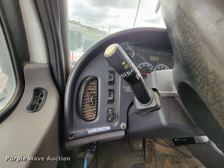 image for item IF9821 2009 Freightliner Business Class M2  digger derrick truck