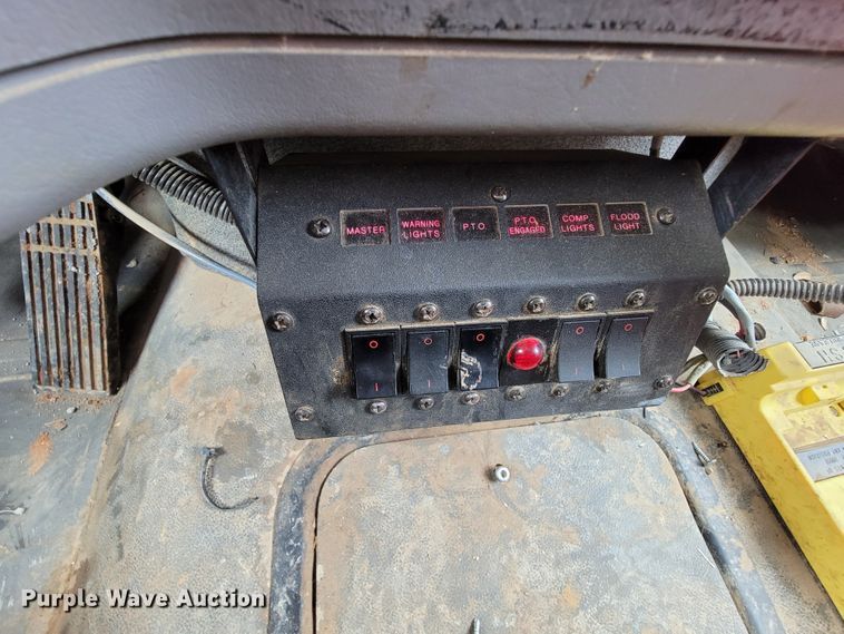 image for item IF9821 2009 Freightliner Business Class M2  digger derrick truck