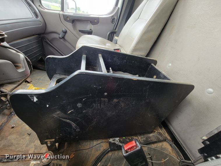 image for item IF9821 2009 Freightliner Business Class M2  digger derrick truck