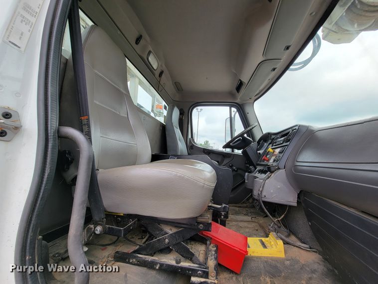 image for item IF9821 2009 Freightliner Business Class M2  digger derrick truck