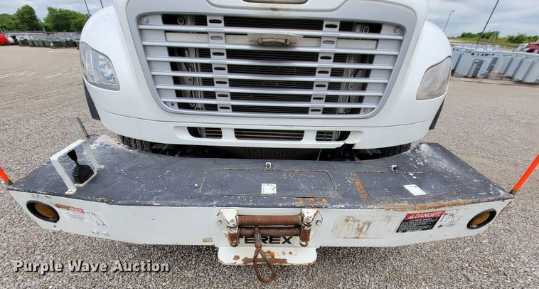 image for item IF9821 2009 Freightliner Business Class M2  digger derrick truck