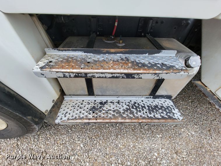 image for item IF9821 2009 Freightliner Business Class M2  digger derrick truck