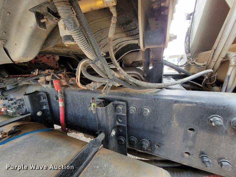 image for item IF9821 2009 Freightliner Business Class M2  digger derrick truck