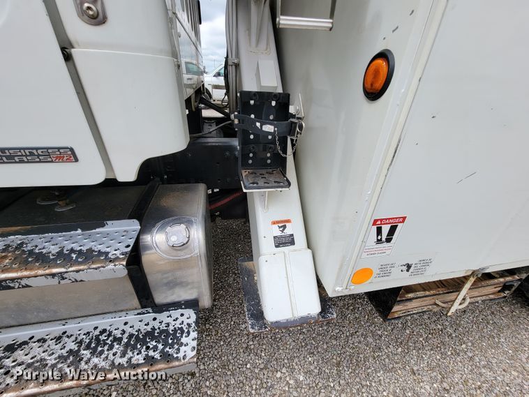 image for item IF9821 2009 Freightliner Business Class M2  digger derrick truck