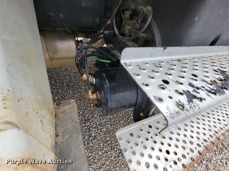 image for item IF9821 2009 Freightliner Business Class M2  digger derrick truck