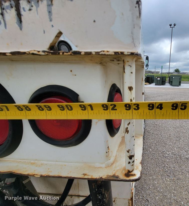 image for item IF9821 2009 Freightliner Business Class M2  digger derrick truck