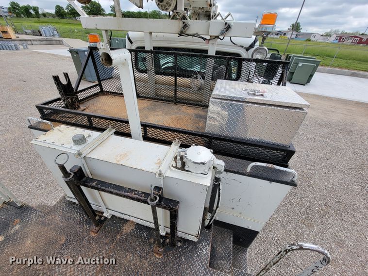 image for item IF9821 2009 Freightliner Business Class M2  digger derrick truck