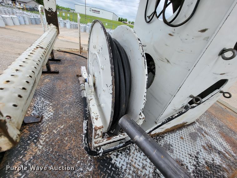 image for item IF9821 2009 Freightliner Business Class M2  digger derrick truck