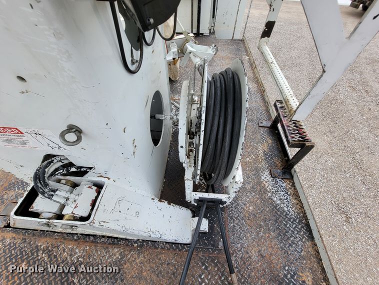 image for item IF9821 2009 Freightliner Business Class M2  digger derrick truck