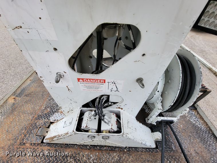 image for item IF9821 2009 Freightliner Business Class M2  digger derrick truck