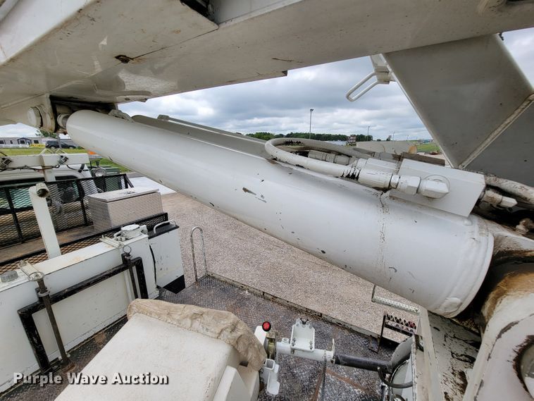 image for item IF9821 2009 Freightliner Business Class M2  digger derrick truck