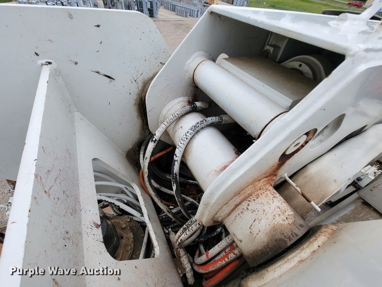 image for item IF9821 2009 Freightliner Business Class M2  digger derrick truck