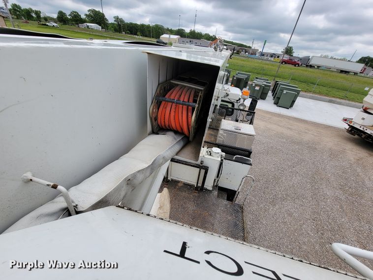 image for item IF9821 2009 Freightliner Business Class M2  digger derrick truck