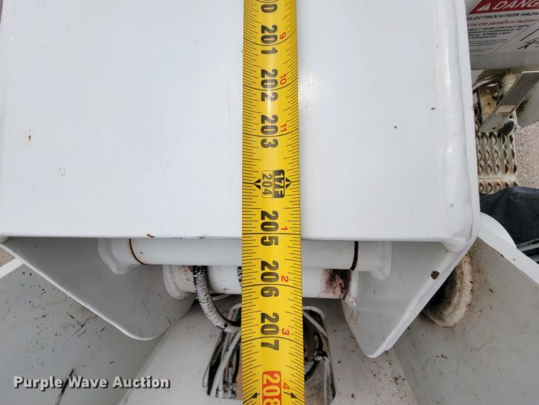 image for item IF9821 2009 Freightliner Business Class M2  digger derrick truck