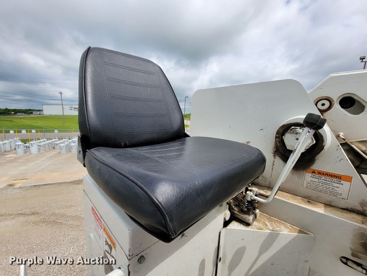 image for item IF9821 2009 Freightliner Business Class M2  digger derrick truck