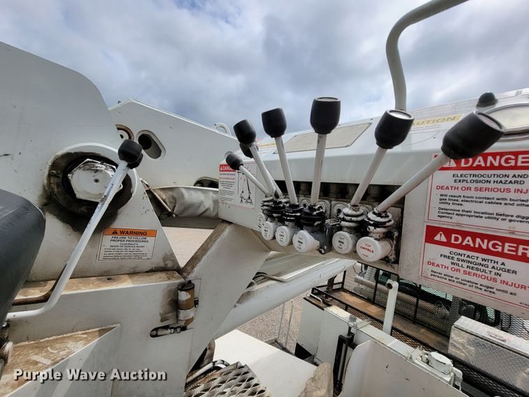 image for item IF9821 2009 Freightliner Business Class M2  digger derrick truck