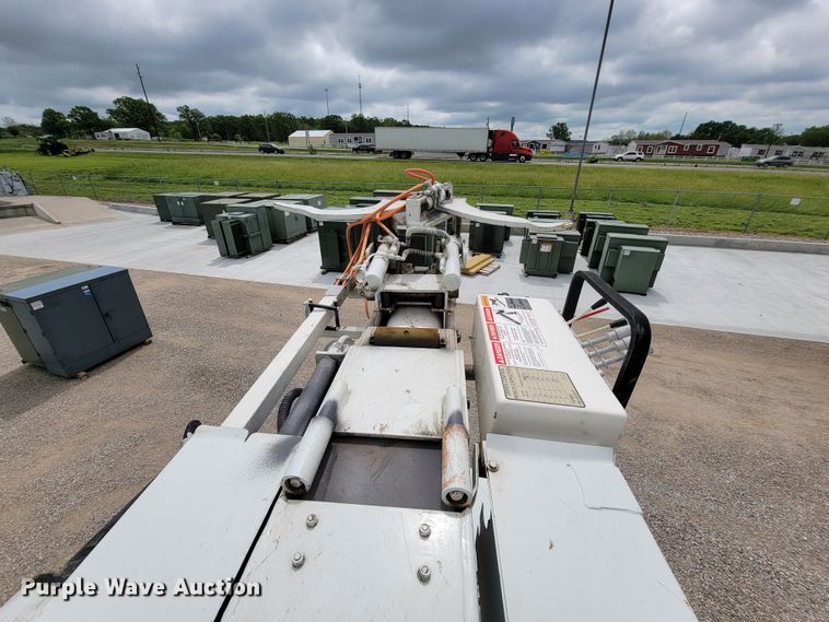 image for item IF9821 2009 Freightliner Business Class M2  digger derrick truck