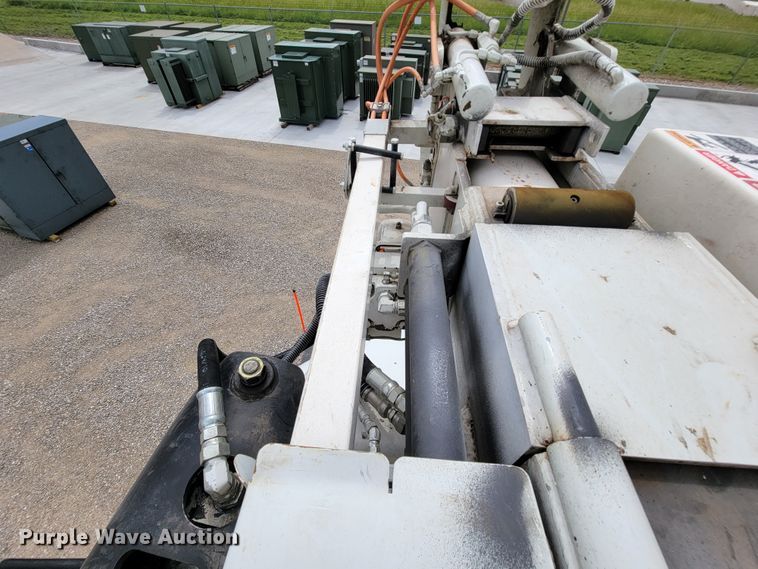 image for item IF9821 2009 Freightliner Business Class M2  digger derrick truck