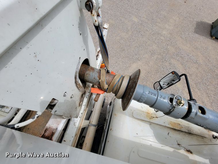 image for item IF9821 2009 Freightliner Business Class M2  digger derrick truck