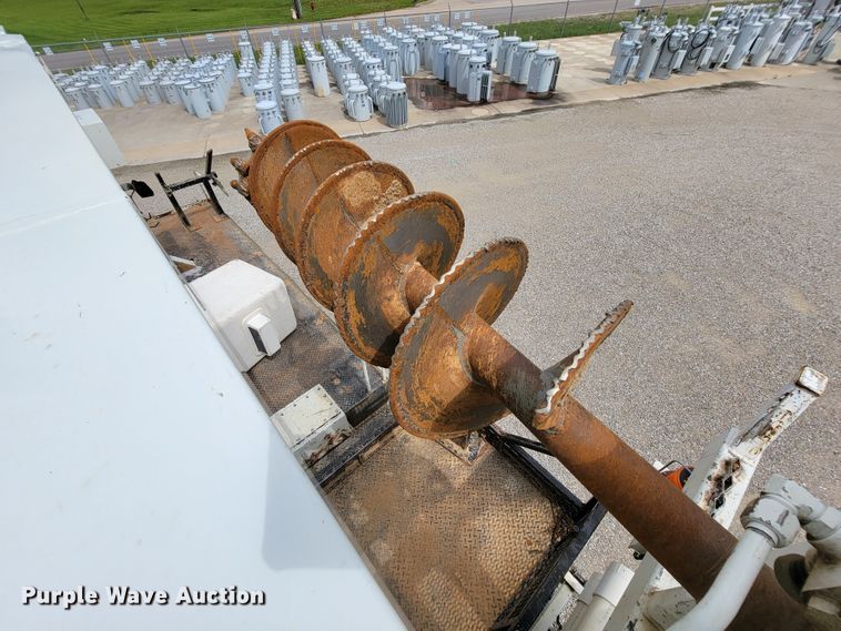 image for item IF9821 2009 Freightliner Business Class M2  digger derrick truck