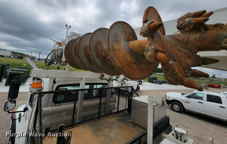 image for item IF9821 2009 Freightliner Business Class M2  digger derrick truck