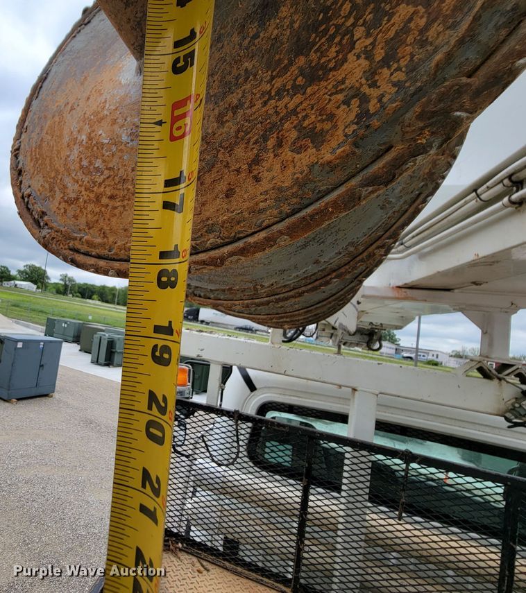 image for item IF9821 2009 Freightliner Business Class M2  digger derrick truck