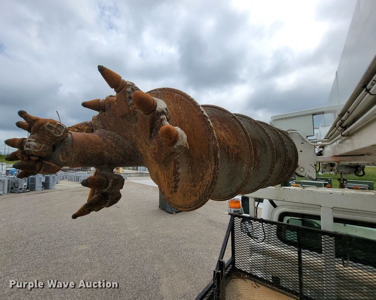 image for item IF9821 2009 Freightliner Business Class M2  digger derrick truck