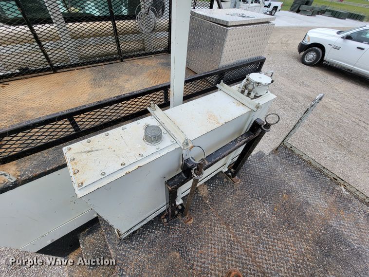 image for item IF9821 2009 Freightliner Business Class M2  digger derrick truck