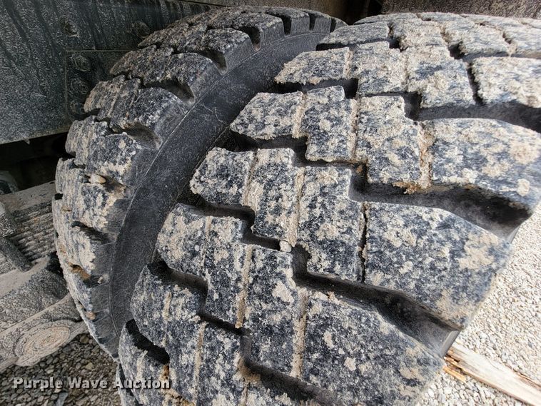 image for item IF9821 2009 Freightliner Business Class M2  digger derrick truck