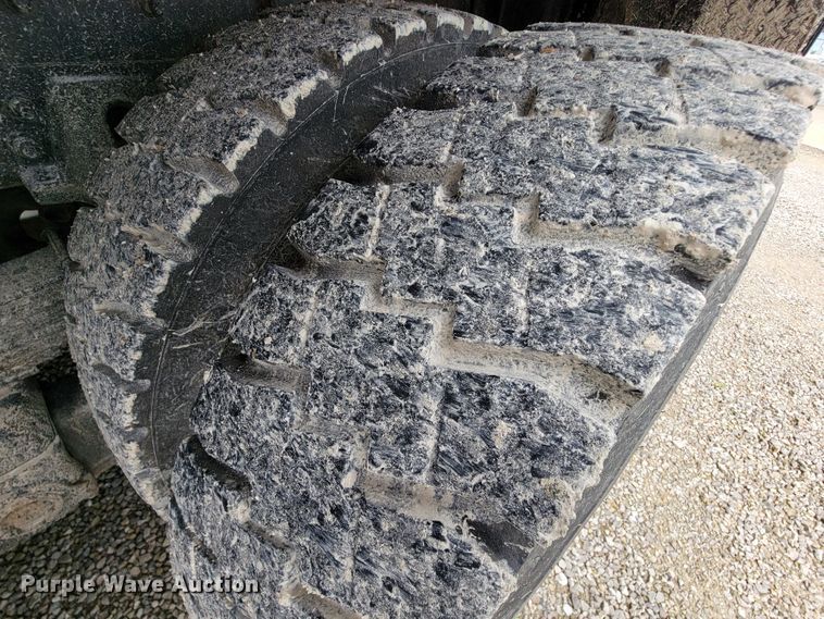 image for item IF9821 2009 Freightliner Business Class M2  digger derrick truck