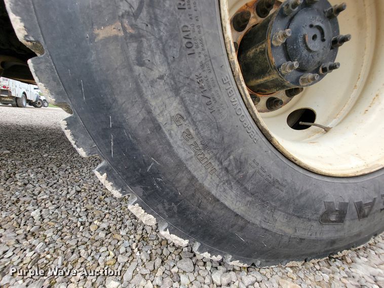 image for item IF9821 2009 Freightliner Business Class M2  digger derrick truck