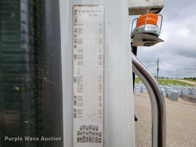 image for item IF9821 2009 Freightliner Business Class M2  digger derrick truck