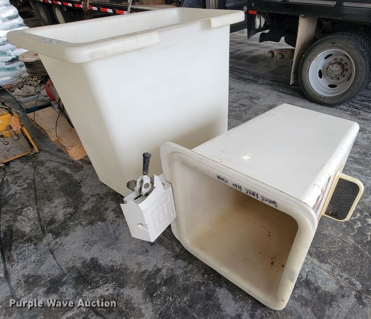 image for item IF9827 (2) man buckets