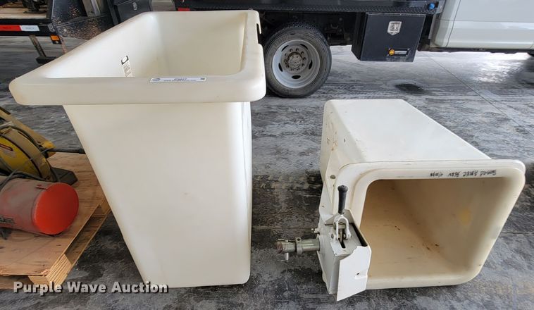 image for item IF9827 (2) man buckets