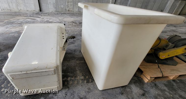 image for item IF9827 (2) man buckets