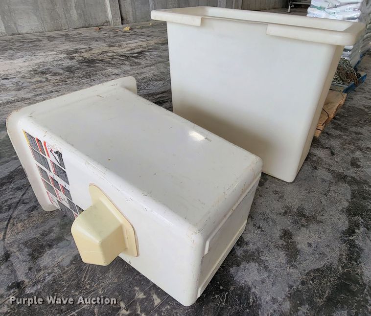 image for item IF9827 (2) man buckets