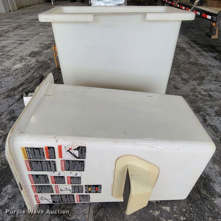 image for item IF9827 (2) man buckets