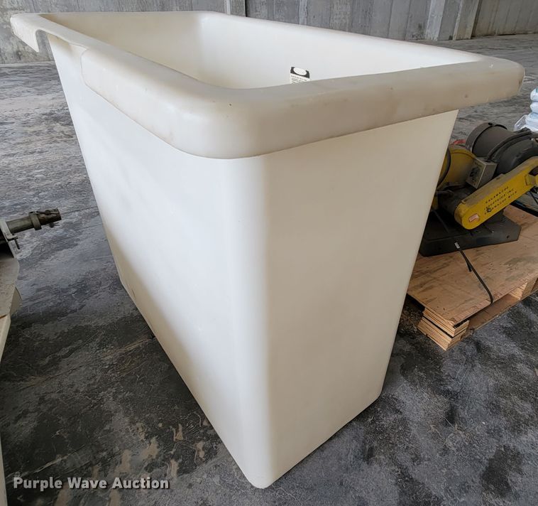 image for item IF9827 (2) man buckets