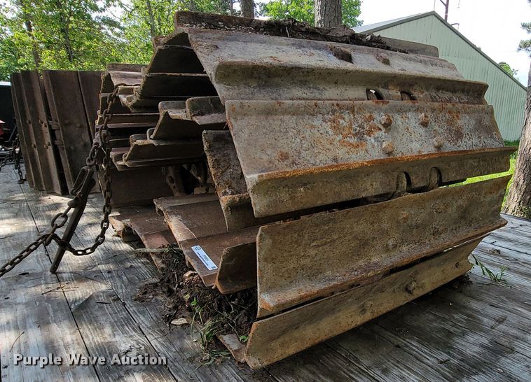image for item IF9854 Caterpillar D6H LGP dozer tracks