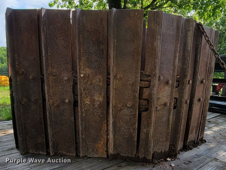 image for item IF9854 Caterpillar D6H LGP dozer tracks