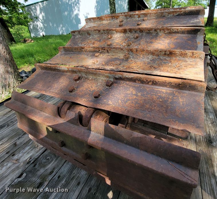 image for item IF9854 Caterpillar D6H LGP dozer tracks