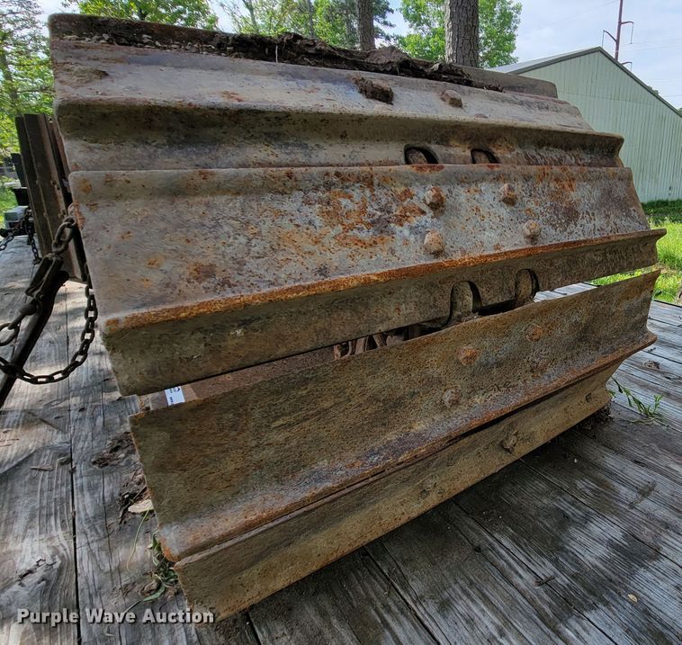 image for item IF9854 Caterpillar D6H LGP dozer tracks