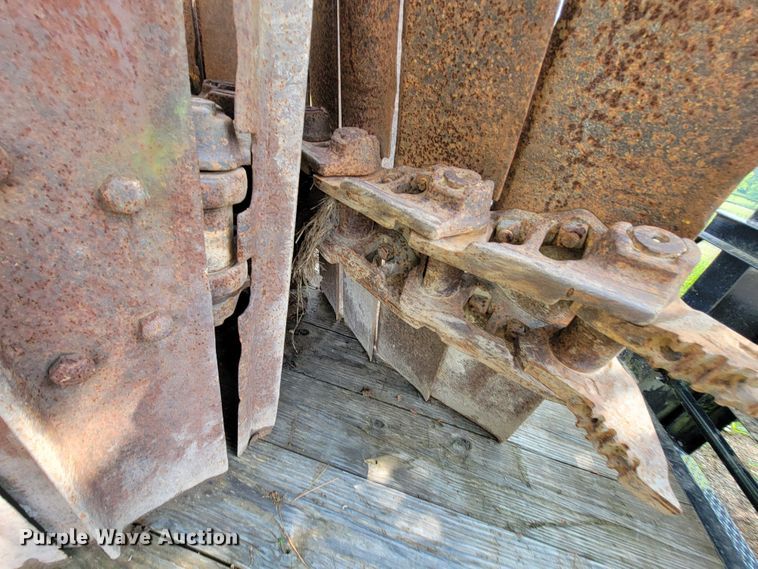 image for item IF9854 Caterpillar D6H LGP dozer tracks