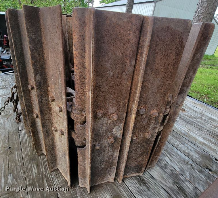 image for item IF9854 Caterpillar D6H LGP dozer tracks