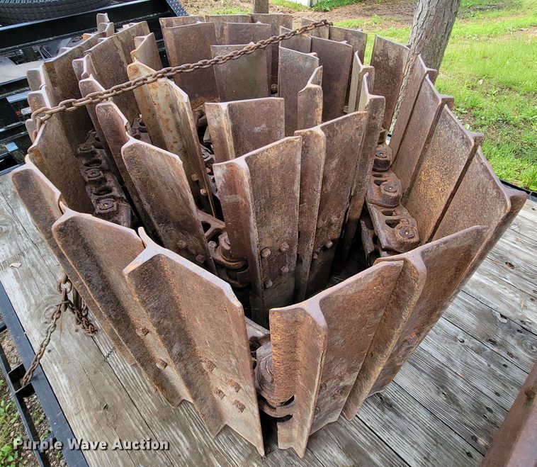 image for item IF9854 Caterpillar D6H LGP dozer tracks